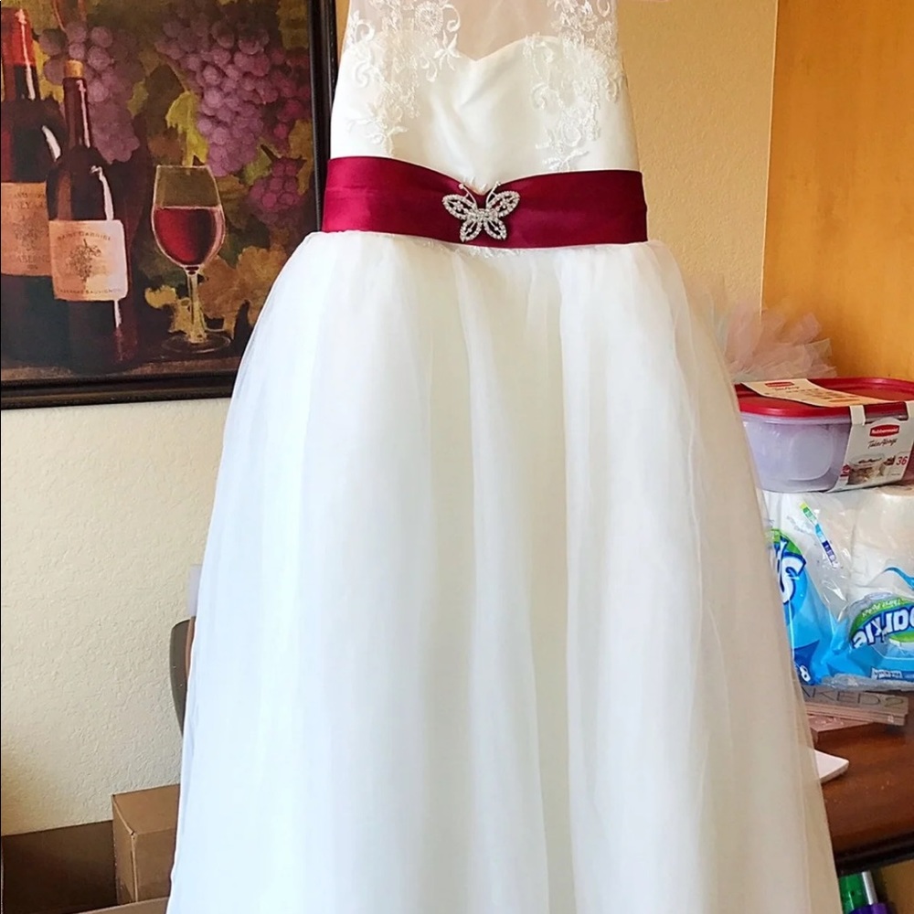 Girls Size 7/8 flower girl dress.